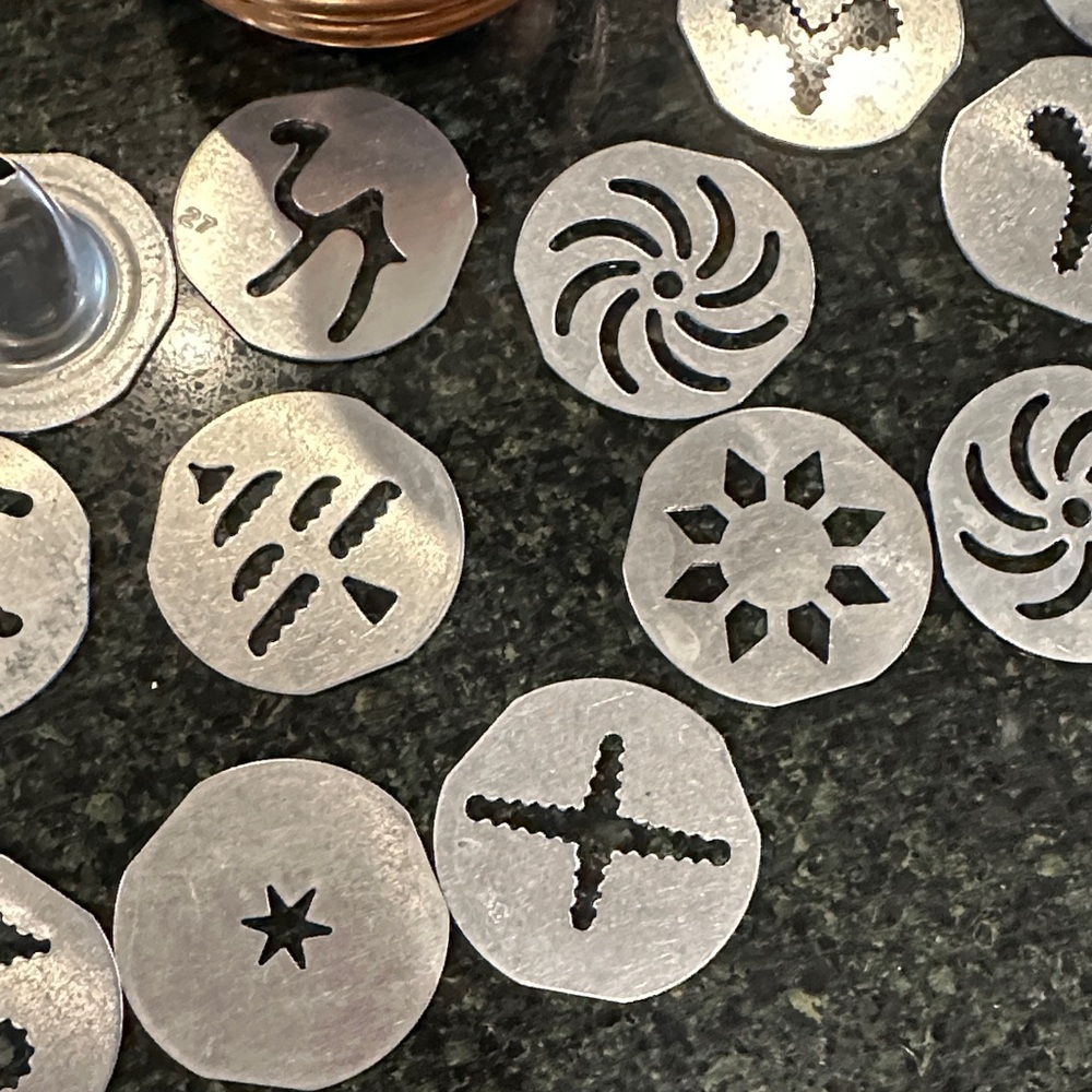 19pc aluminum Cookie Press with Discs and Nozzles holidays baking set shapes - Picture 2 of 6